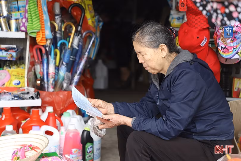 Phát 8.000 tờ rơi tuyên truyền bảo vệ quyền lợi người tiêu dùng tại Nghi Xuân