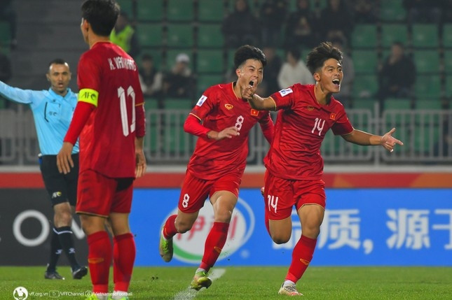 HLV Troussier gọi Quốc Việt, Văn Khang, Văn Trường lên U23 Việt Nam