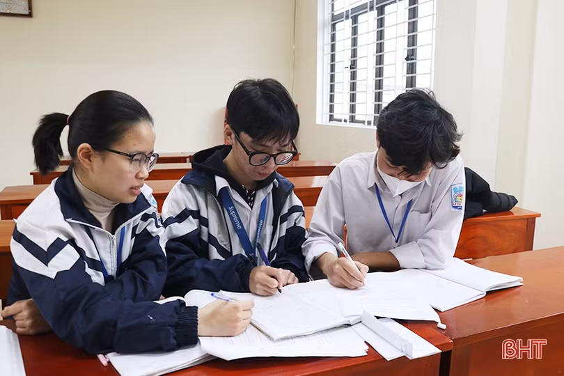 Hơn 1.000 thí sinh Hà Tĩnh tham dự Kỳ thi chọn học sinh giỏi tỉnh lớp 11