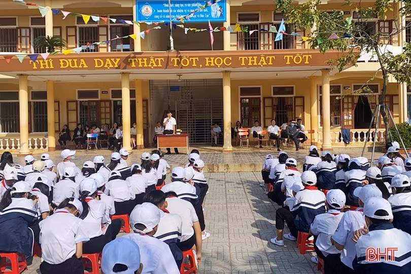 Phát hiện gần 100 học sinh hút thuốc lá điện tử, Lộc Hà nỗ lực ngăn chặn