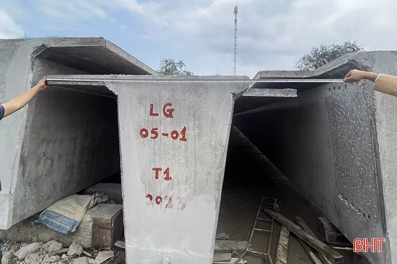 Hà Tĩnh phạt hơn 369 triệu đồng đoàn xe chở dầm cầu siêu trường không giấy phép