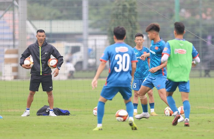 HLV Troussier thổi thanh xuân vào khu vực kỹ thuật các ĐT Việt Nam