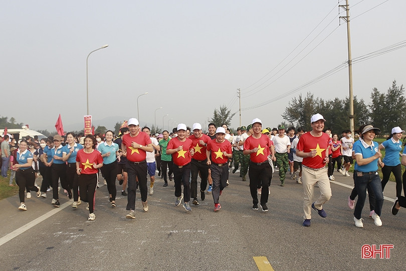 Gần 1.000 người tham gia chạy Olympic vì sức khỏe toàn dân