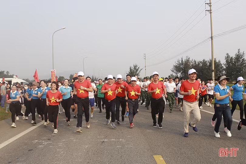 Gần 1.000 người tham gia chạy Olympic vì sức khỏe toàn dân