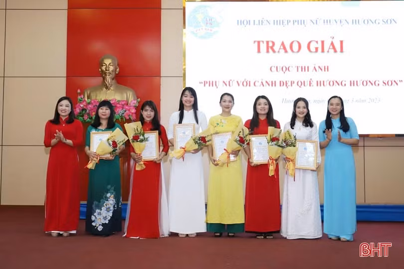 14 thí sinh đạt giải Cuộc thi ảnh “Phụ nữ với cảnh đẹp quê hương Hương Sơn”