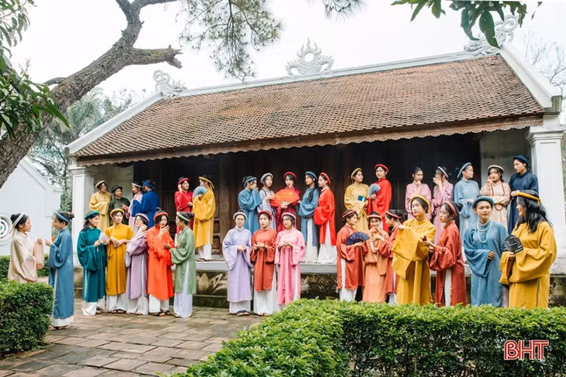 Giới trẻ Hà Tĩnh giữ gìn văn hóa truyền thống qua cổ phục Việt