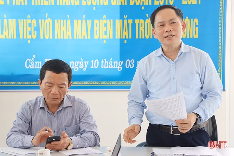 Đoàn ĐBQH Hà Tĩnh và Thường trực HĐND tỉnh giám sát tại các nhà máy điện mặt trời ở Cẩm Xuyên