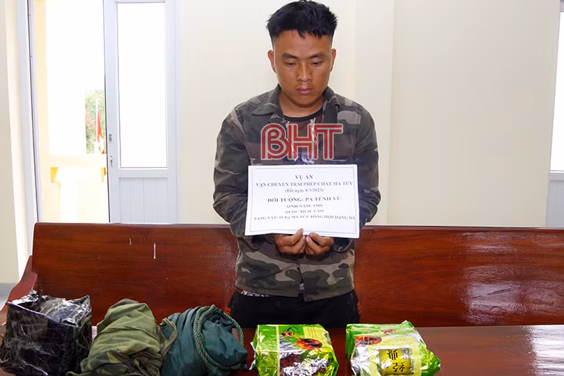 Bắt đối tượng vận chuyển 2 kg ma túy đá ở khu vực biên giới Hà Tĩnh