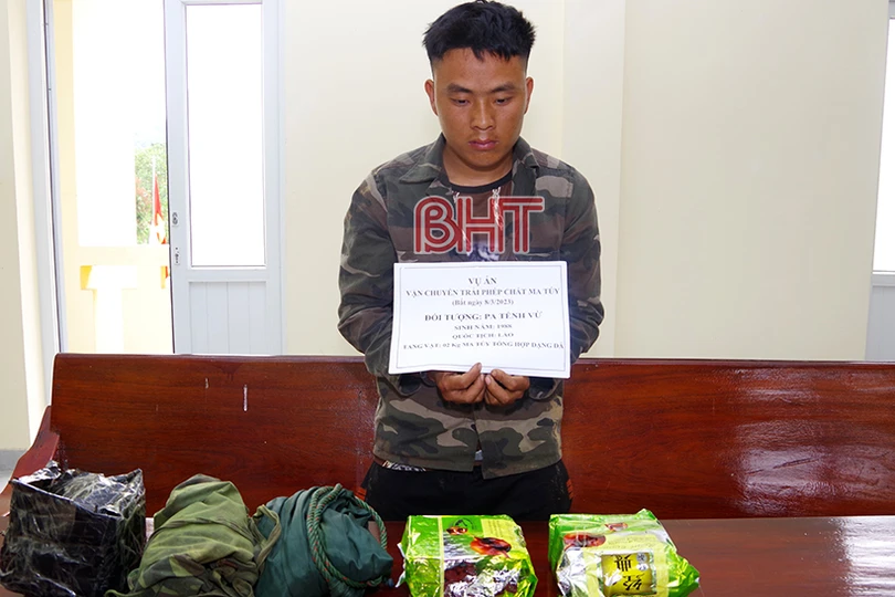 Bắt đối tượng vận chuyển 2 kg ma túy đá ở khu vực biên giới Hà Tĩnh