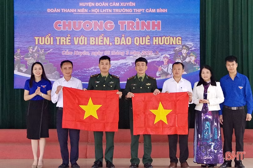 Gần 1.400 học sinh được cung cấp kiến thức về biển, đảo Việt Nam