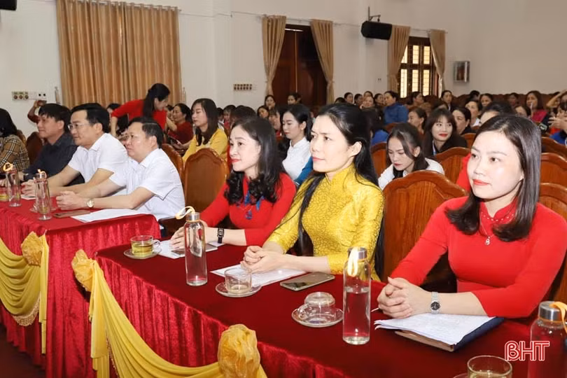 14 thí sinh đạt giải Cuộc thi ảnh “Phụ nữ với cảnh đẹp quê hương Hương Sơn”