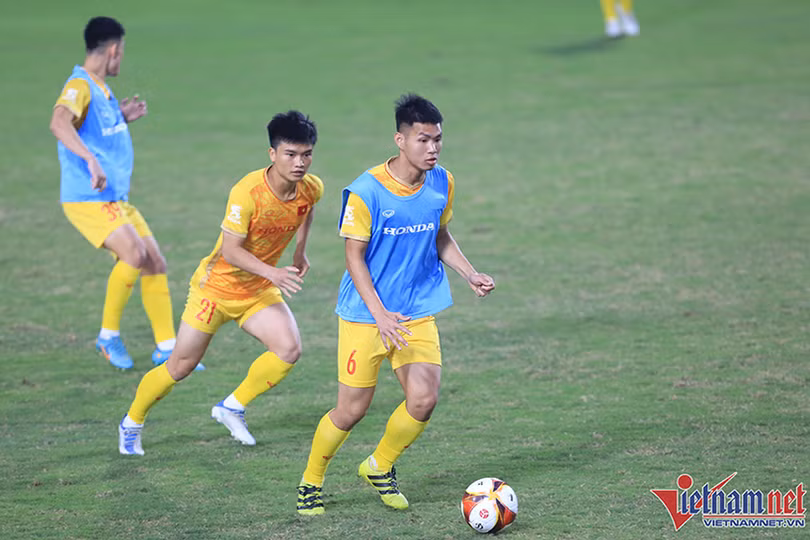 Tiền vệ người Hà Tĩnh và những trải nghiệm mới cùng HLV Philippe Troussier tại tuyển U23 Việt Nam