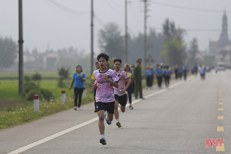 Gần 1.000 người tham gia chạy Olympic vì sức khỏe toàn dân