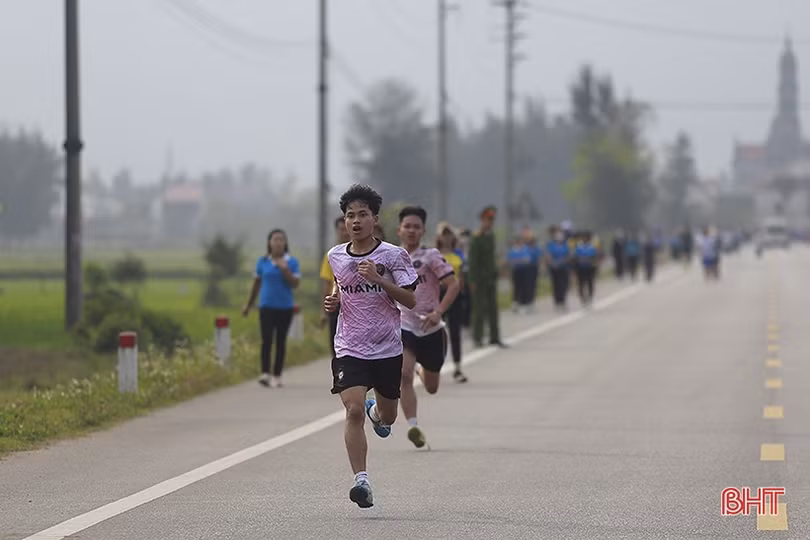 Gần 1.000 người tham gia chạy Olympic vì sức khỏe toàn dân