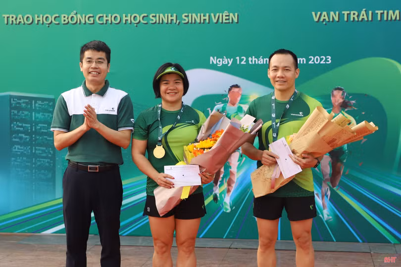Hơn 200 vận động viên tham gia giải chạy Vietcombank Run