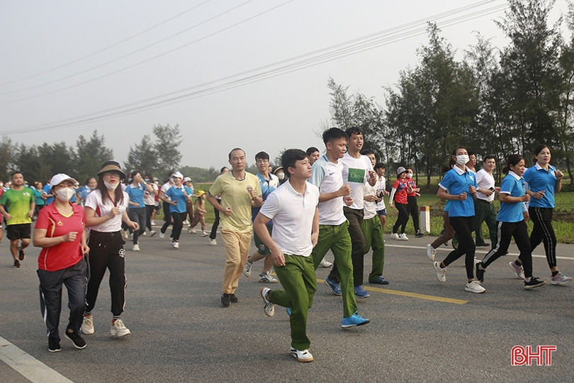 Gần 1.000 người tham gia chạy Olympic vì sức khỏe toàn dân