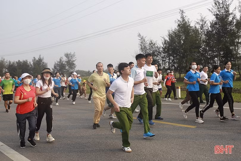 Gần 1.000 người tham gia chạy Olympic vì sức khỏe toàn dân