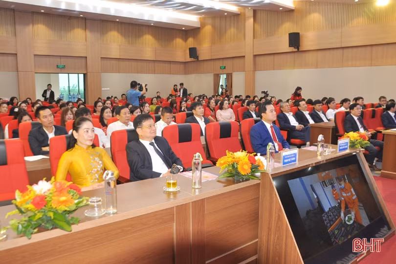 Chị em phụ nữ Công ty Điện lực Hà Tĩnh thi “Vũ điệu khỏe - đẹp”