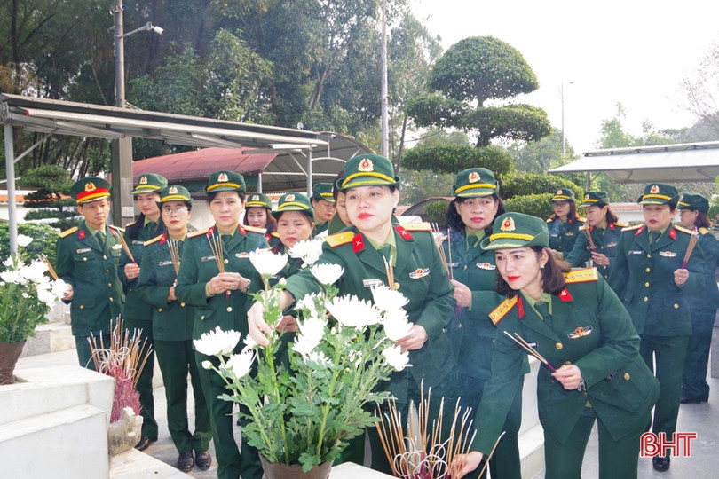 Phụ nữ LLVT Hà Tĩnh trồng 60 cây ban tím tại Khu di tích Ngã ba Đồng Lộc