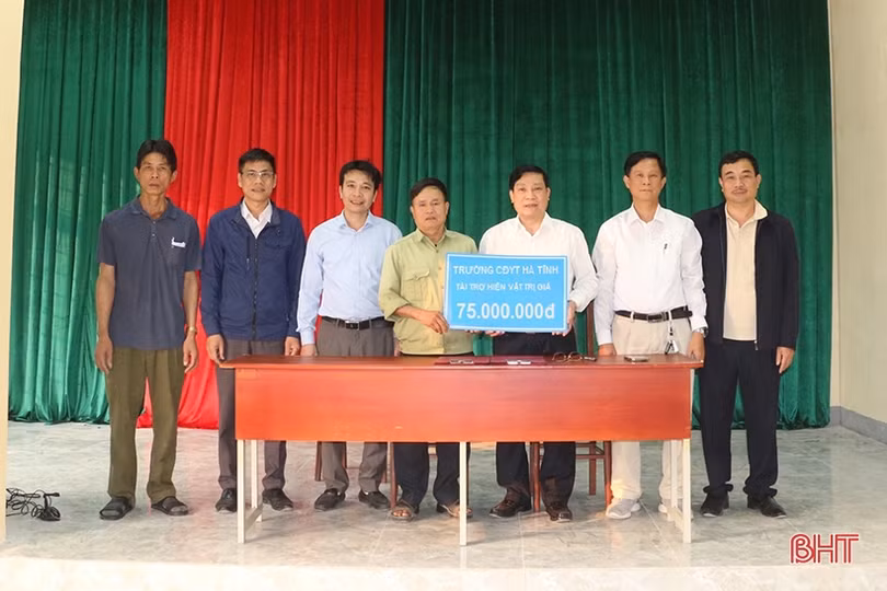 Trường Cao đẳng Y tế Hà Tĩnh chung sức xây dựng NTM ở Hương Khê