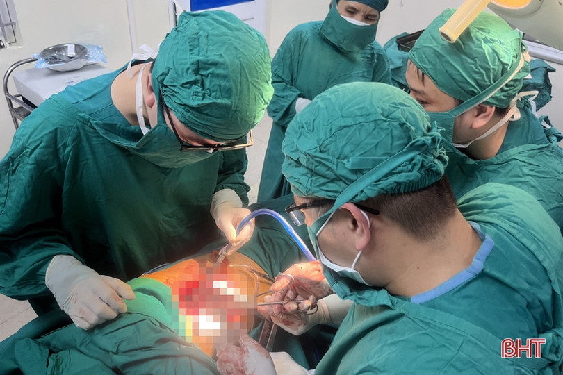 Hà Tĩnh: Cứu sống cụ ông bị khúc sắt dài 30cm đâm thấu cổ