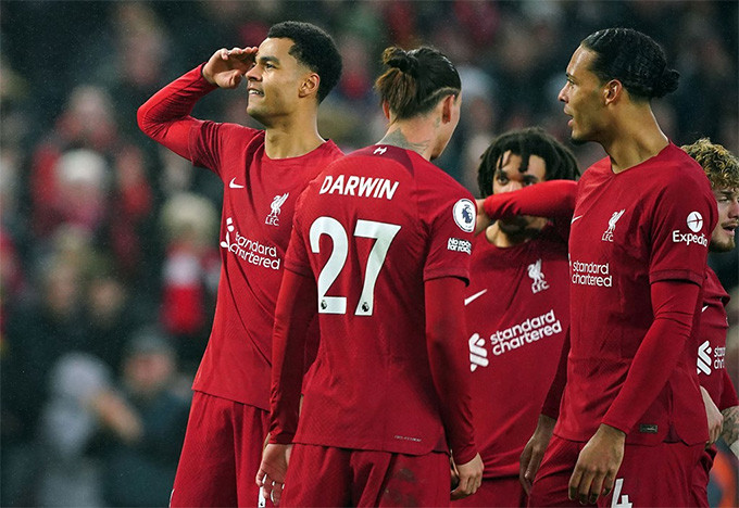 Thua thảm Liverpool, MU đang bay cao rơi thẳng xuống đất