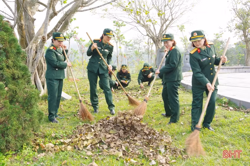 Phụ nữ LLVT Hà Tĩnh trồng 60 cây ban tím tại Khu di tích Ngã ba Đồng Lộc