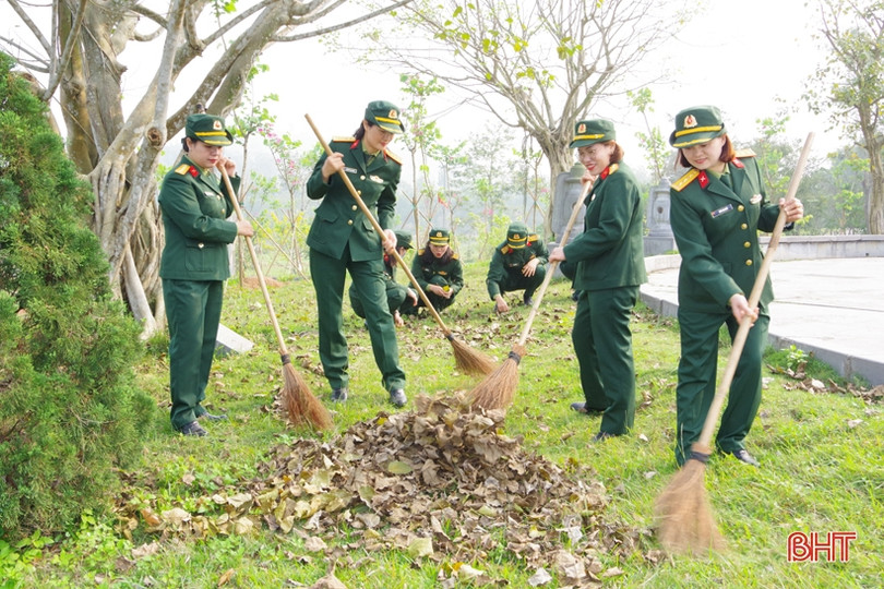 Phụ nữ LLVT Hà Tĩnh trồng 60 cây ban tím tại Khu di tích Ngã ba Đồng Lộc