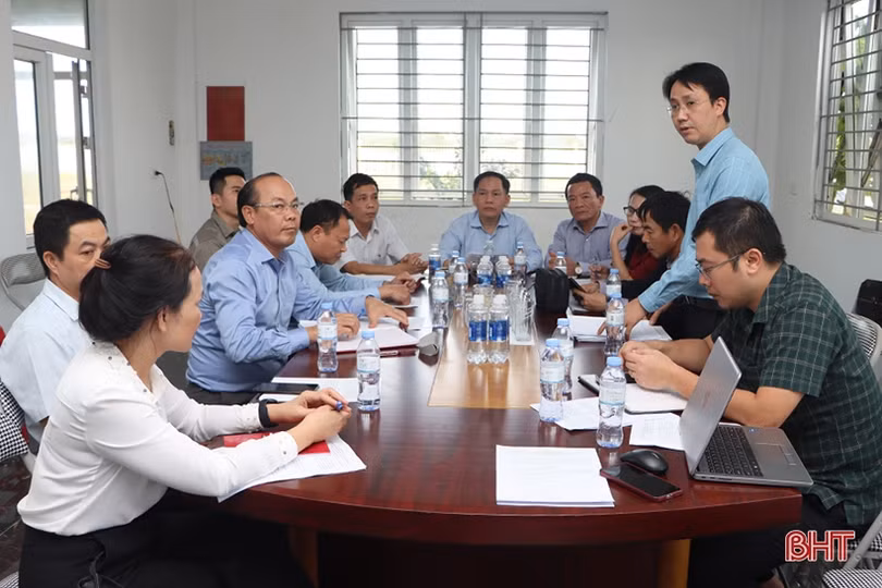 Đoàn ĐBQH Hà Tĩnh và Thường trực HĐND tỉnh giám sát tại các nhà máy điện mặt trời ở Cẩm Xuyên