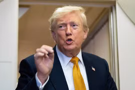 Ông Trump bỏ kế hoạch thu phí qua eo biển Hormuz
