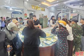 Căng thẳng ở Trung Đông leo thang, nhiều nhà đầu tư mua vàng chờ giá tăng