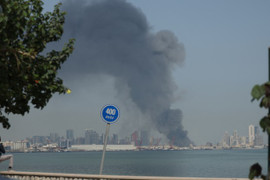 Khoảnh khắc tên lửa Iran lao xuống 'trái tim căn cứ hải quân Mỹ'