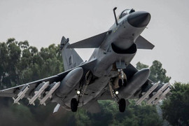 Pakistan tuyên bố 'chiến tranh không hạn chế' với Afghanistan