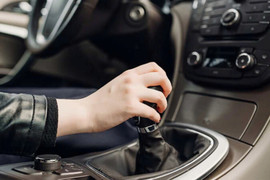 Nguyên nhân và cách xử lý khi ô tô không vào được số