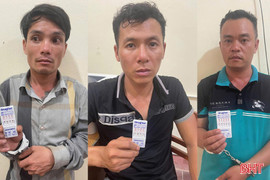 Bắt quả tang 3 đối tượng sử dụng trái phép chất ma túy trên ô tô