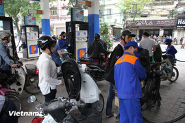 Giá dầu hỏa và diesel giảm, hai mặt hàng xăng tiếp tục tăng nhẹ