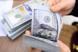 Tỷ giá USD hôm nay 3/8/2025: Tiếp tục suy yếu