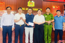 Nhiều xã, phường hoàn thành thu nhận hồ sơ cấp đổi thẻ đảng viên