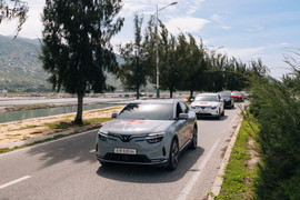 Mua VinFast VF 8 trước Tết: Ưu đãi sâu, thêm cơ hội trúng xe máy điện, voucher nghỉ dưỡng