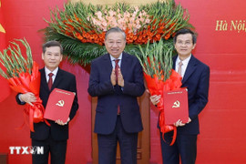 Tổng Bí thư Tô Lâm trao quyết định của Bộ Chính trị phân công, bổ nhiệm cán bộ