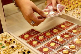 Giá vàng tiếp tục lập 'đỉnh', vượt mức 5.500 USD mỗi ounce