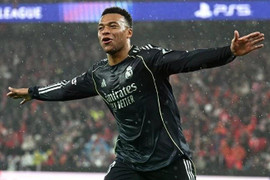 Real gặp lại Mourinho ở play-off Champions League