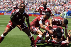 Qatar lần đầu có điểm tại World Cup