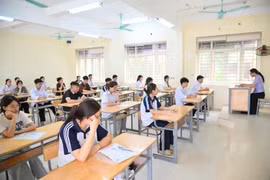 Thi tốt nghiệp THPT: 69 thí sinh mang điện thoại di động vào phòng thi