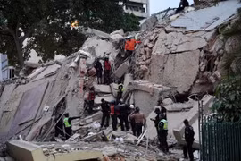 Cảnh đổ nát ở thủ đô Venezuela sau động đất kép