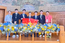 5 học sinh Việt Nam giành huy chương Olympic Vật lý châu Âu