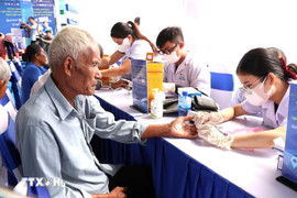 Chính phủ đề xuất chi hơn 125.000 tỷ đồng chăm sóc sức khỏe, dân số