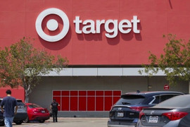 Thắng kiện 11 triệu USD khi vấp ngã trong bãi đậu xe