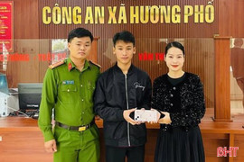 2 học sinh nhặt được iPhone 14 trả lại người đánh rơi