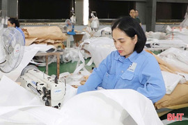 Lao động dồi dào, nhiều doanh nghiệp vẫn khó tuyển dụng